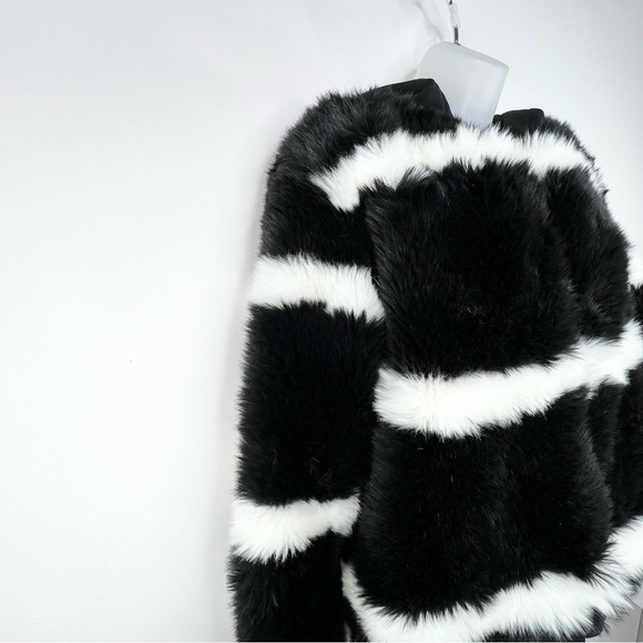 Roxy Carrie Faux Fur Black and White Jacket/Coat, Hooded Women Size Large EUC - Picture 5 of 15